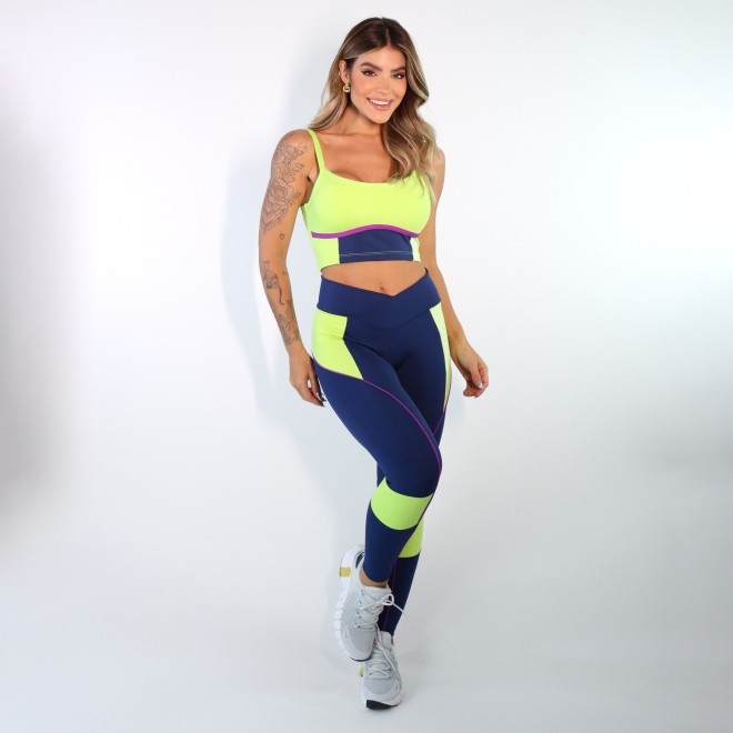 Calça Legging Fitness Laysa Com Recortes