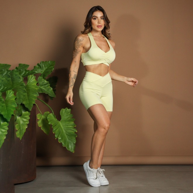 Short Fitness Estrella Liso Com Cós Em V