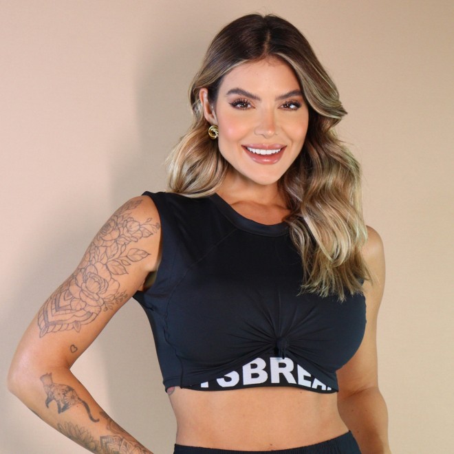Cropped Fitness Carolina Com Detalhe Em Nó Frontal E Elastico