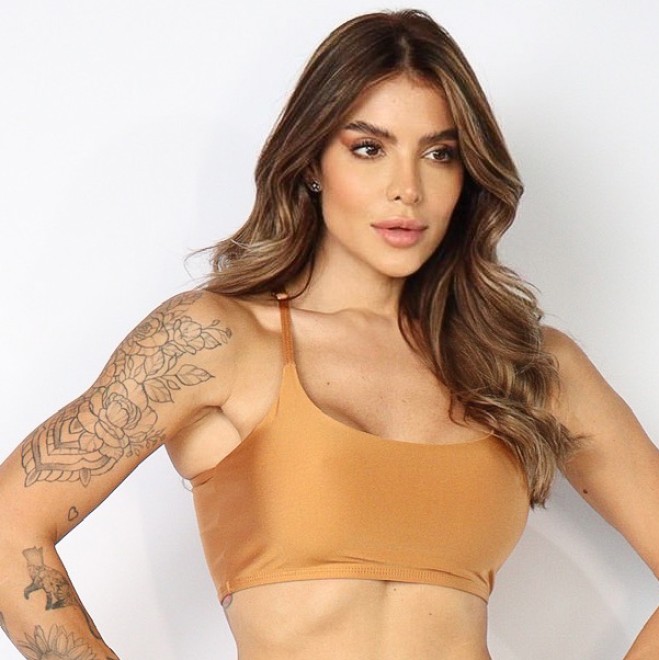 Top Fitness Sandy Liso Com Alças Finas Em Passador