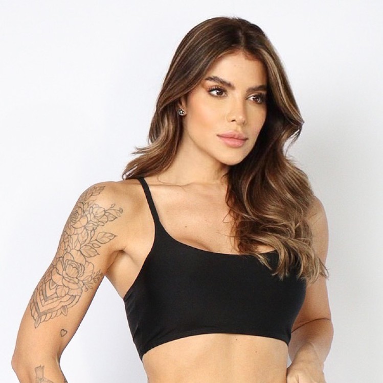 Top Fitness Sandy Liso Com Alças Finas Em Passador