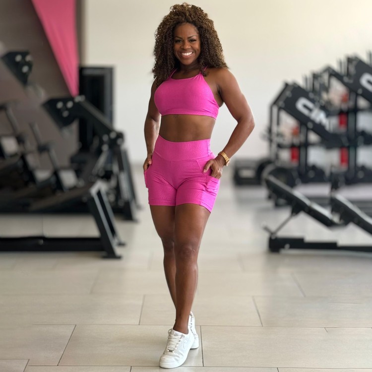 Short Fitness Thais Com Tecido Em 3D E Bolso Na Lateral