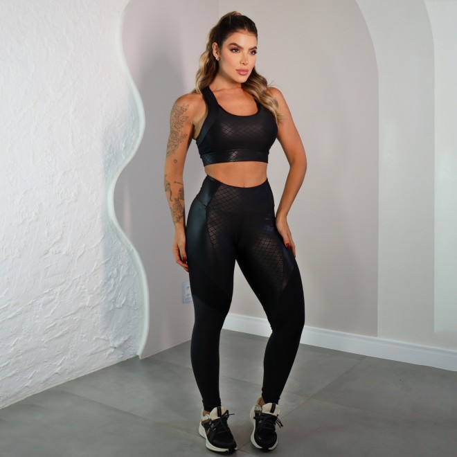 Calça Legging Sarah Recortes Em Cirrê Liso E Linner 3d
